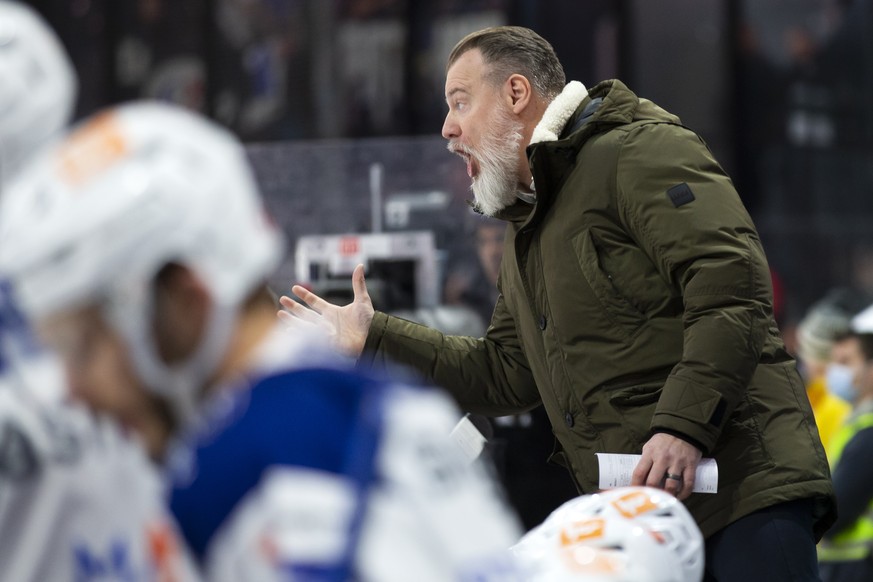 Zuerichs Trainer Rikard Groenborg in Aktion, im Eishockey Meisterschaftsspiel der National League zwischen dem HC Fribourg Gotteron und den ZSC Lions, am Montag, 29. November 2021 in der BCF Arena in  ...