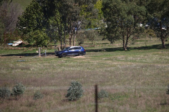 epa12859652 The scene of a police operation at a rural property at Tholongolong, Australia, 30 March 2026. Fugitive Dezi Freeman, who is accused of fatally shooting two police officers in the state of ...