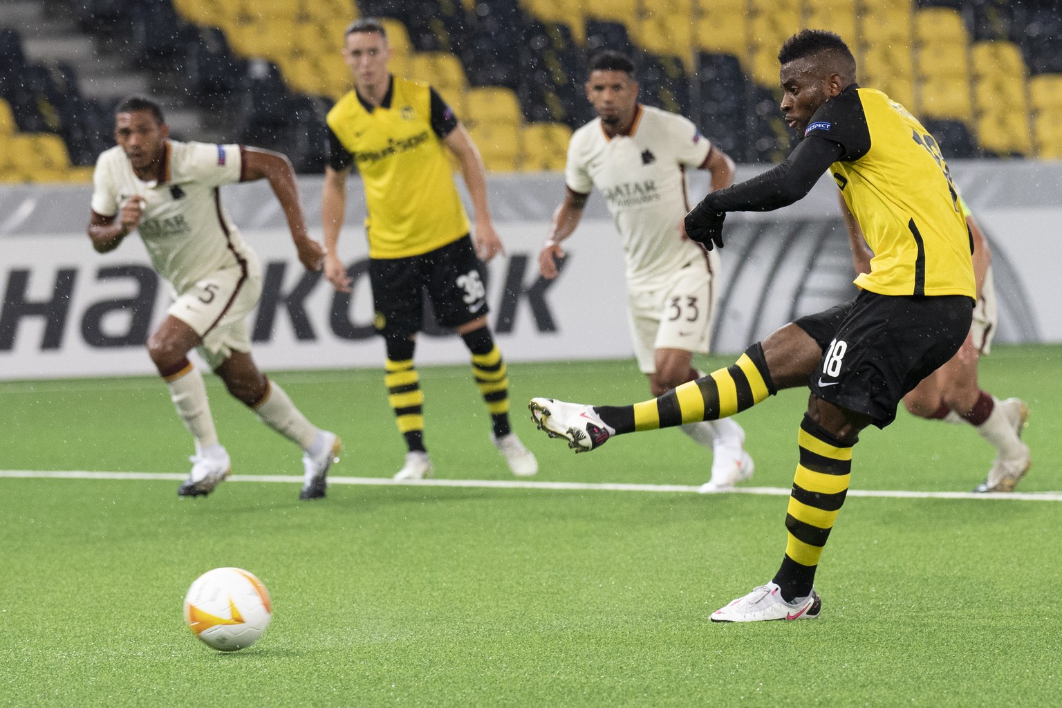 Young Boys&#039; Jean-Pierre Nsame, scores the 1:0, during the UEFA Europa League group stage group A matchday 1 soccer match between Switzerland&#039;s BSC Young Boys Bern and Italy&#039;s AS Roma, a ...