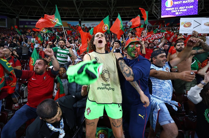 Patricia Morais of Portugal Women celebrates with supporters at full time Portugal Women v Italy Women, UEFA European Women s Championship, Football, Stade de Geneve, Geneva, Switzerland - 07 Jul 2025 ...