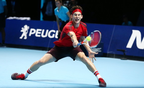 epa06331918 Dominic Thiem of Austria in action against Pablo Carreno Busta of Spain during the ATP Finals in London, Britain, 15 November 2017. EPA/NEIL HALL