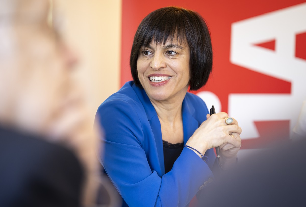 Veronique Polito, Vizepraesidentin der Gewerkschaft Unia, spricht wahrend einer Medienkonferenz von UNIA zum "Care-Manifest", am Mittwoch, 5. Maerz 2025 in Bern. (KEYSTONE/Anthony Anex)