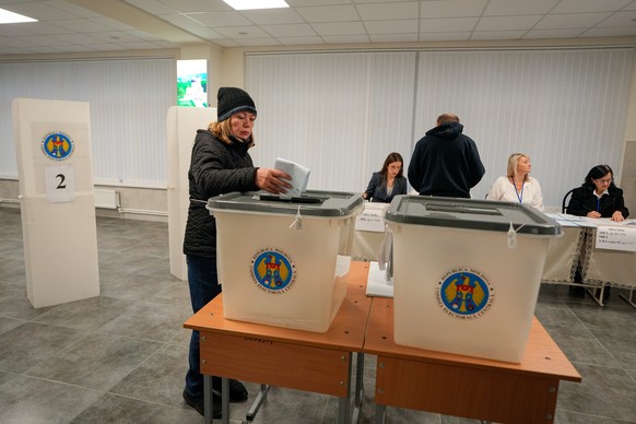 A woman prepares to cast her vote during a parliamentary election, in Chisinau, Moldova, Sunday, Sept. 28, 2025. (AP Photo/Vadim Ghirda)
Moldova Election