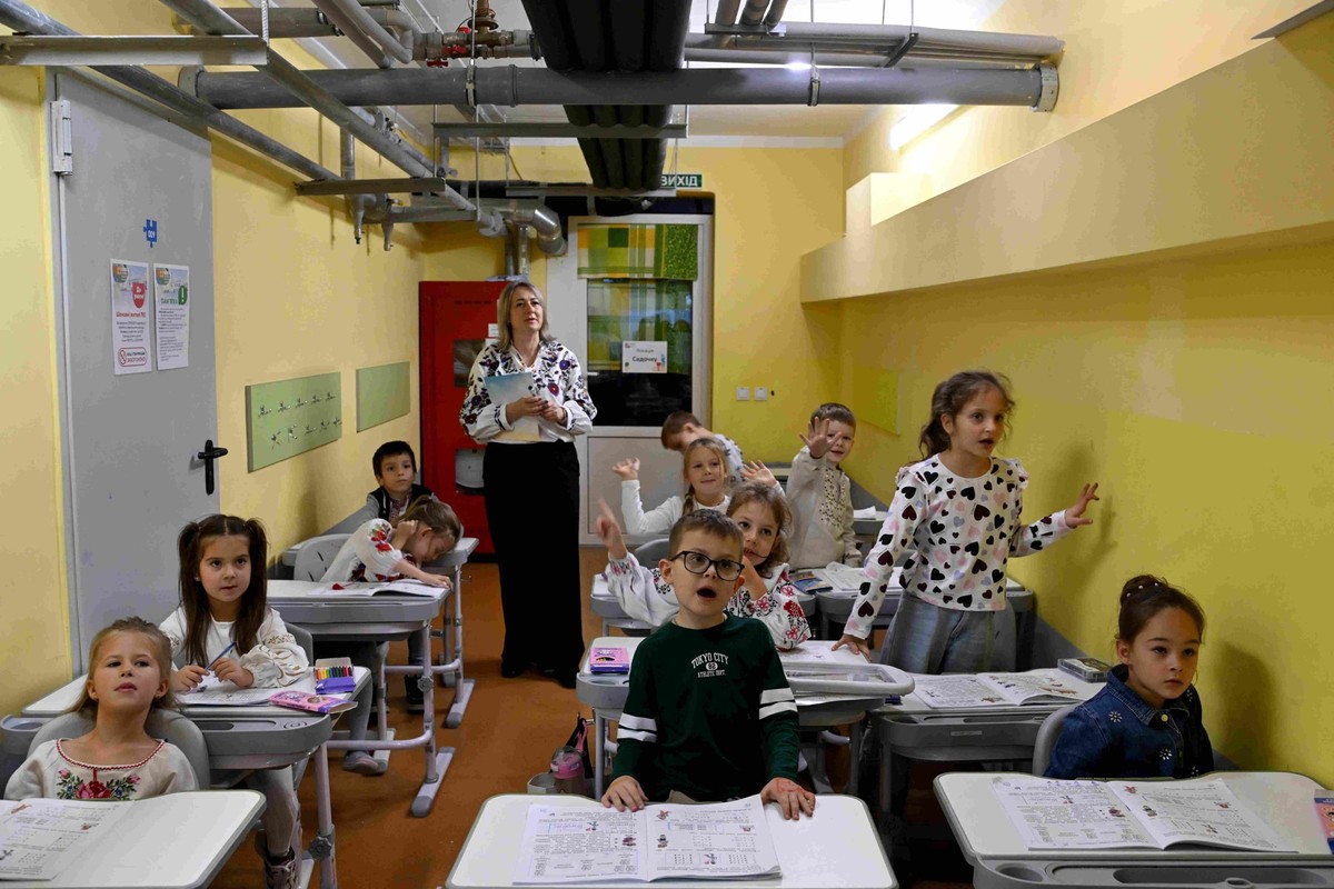 Les élèves de l'école UMKA sont habitués à suivre leurs cours en sous-sol.