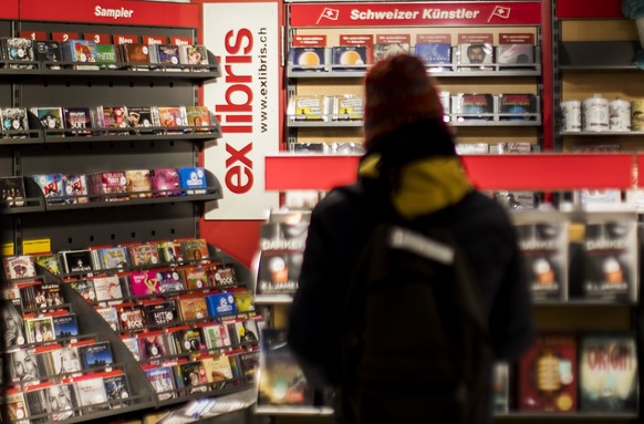 *** ACHTUNG REDAKTIONEN: VERALTETES LOGO / EDITORS NOTE: OUTDATED LOGO *** Ex Libris Filiale im Bahnhof Bern am Mittwoch, 10. Januar 2018, in Bern. Die Migrostochter Ex Libris baut jede dritte Stelle  ...