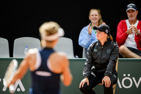 Marine Nelaton line judge during a match at the WTA International Ladies Open Lausanne tennis tournament, in Lausanne, Switzerland, Wednesday, July 26, 2023. (KEYSTONE/Jean-Christophe Bott)