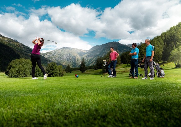 Vom Gleis zum Green: Golfen zwischen Gipfeln in Obergesteln.