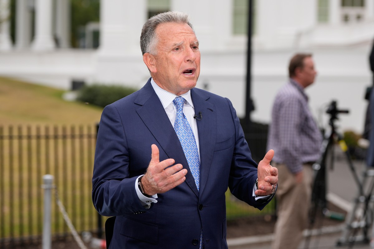 U.S. Special Envoy to the Middle East Steve Witkoff speaks during an interview with FOX News Channel outside the West Wing of the White House Monday, Sept. 29, 2025, in Washington. (AP Photo/Alex Bran ...