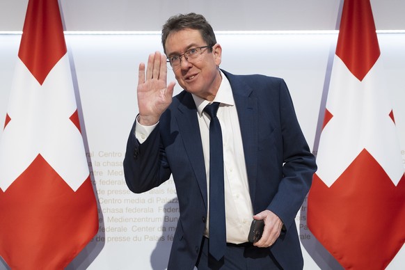 KEYPIX - Bundesrat Albert Roesti kurz vor Beginn einer Medienkonferenz zur Volksinitiative "200 Franken sind genug! (SRG-Initiative)", am Mittwoch, 21. Januar 2026, in Bern. (KEYSTONE/Peter  ...