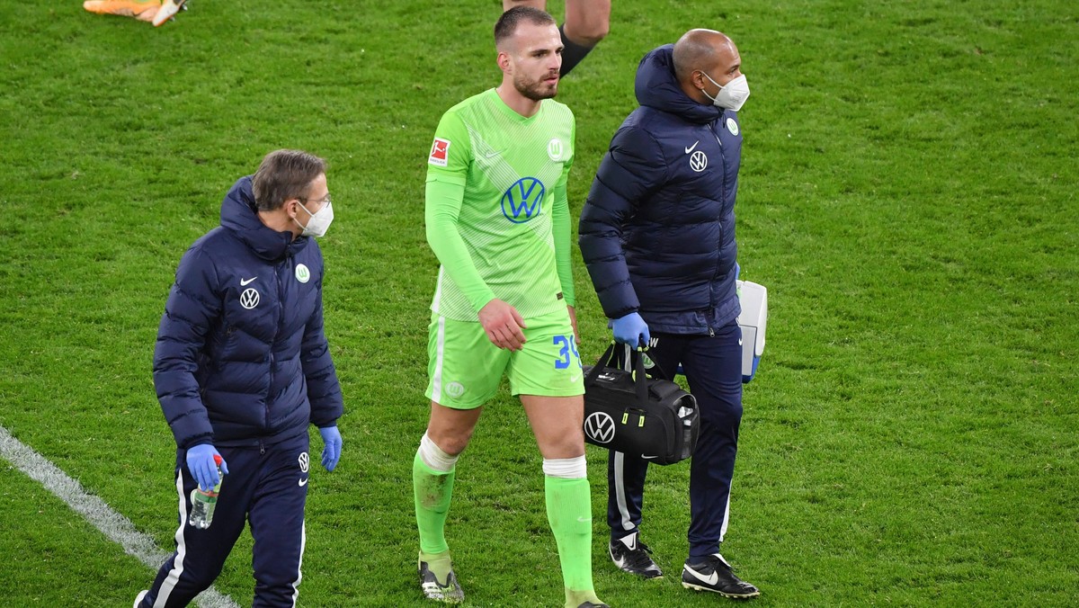 1. BUNDESLIGA BORUSSIA DORTMUND - VFL WOLFSBURG Verletzung Marin Pongracic VfL Wolfsburg, mi. 03.01.2021, Fussball GER, Saison 2020 2021, 1. Bundesliga, 14. Spieltag, Borussia Dortmund - VfL Wolfsburg ...