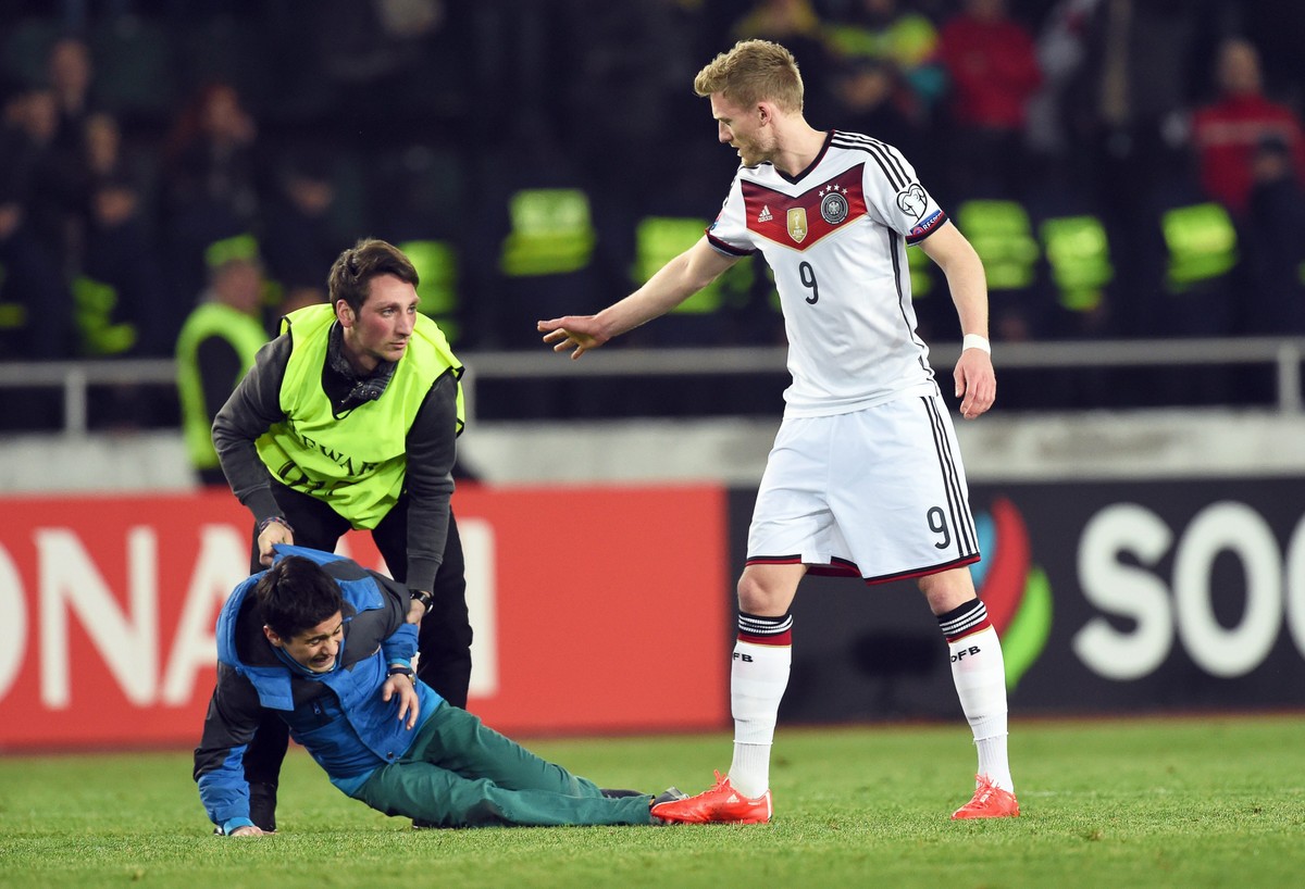 Schürrle und eine georgische Nervensäge.