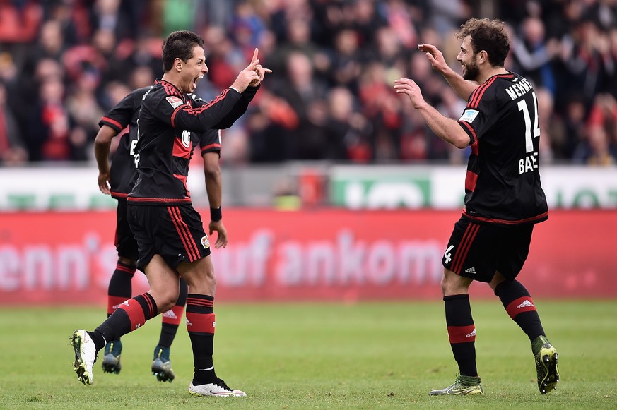 Freude beim Pillenclub: Chicharito bejubelt mit Mehmedi den späten Sieg.