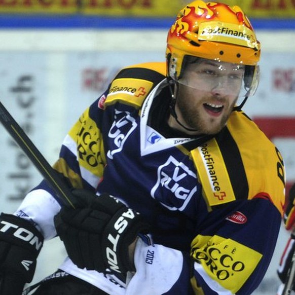 Linus Omark vom EV Zug jubelt, im zweiten Playoff-Halbfinalspiel der National League A zwischen dem EV Zug und dem SC Bern, am Donnerstag, 21. Maerz 2013, in der Bossard Arena in Zug. (PHOTOPRESS/Sigi ...