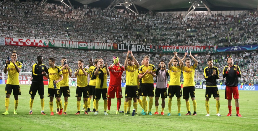 epa05540003 Borussia Dortmund player's celebrate after the UEFA Champions League group stage Group F soccer match between Legia Warsaw and Borussia Dortmund at the Legia stadium in Warsaw, Poland, 14  ...