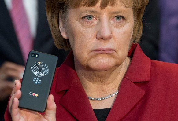 Königin Merkel, Telefon.