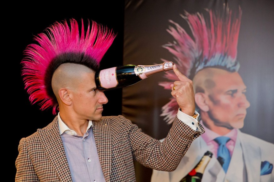 epa04015806 Swiss satirist and cabaret artist Andreas Thiel poses for photographs in front of a portrait of himself at the German Academy Award ceremony held at Taafelhalle in Nuremberg, Germany, 11 J ...