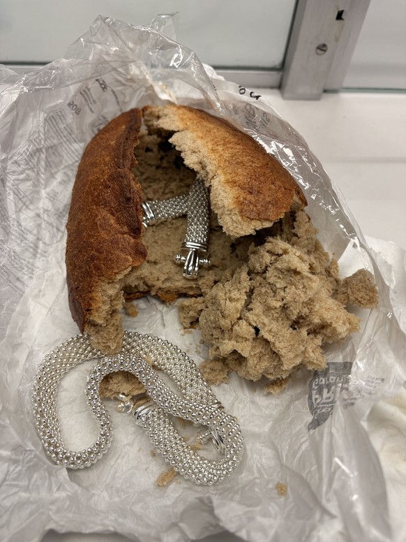 Zoll findet in Brotlaib verstecktes Diebesgut