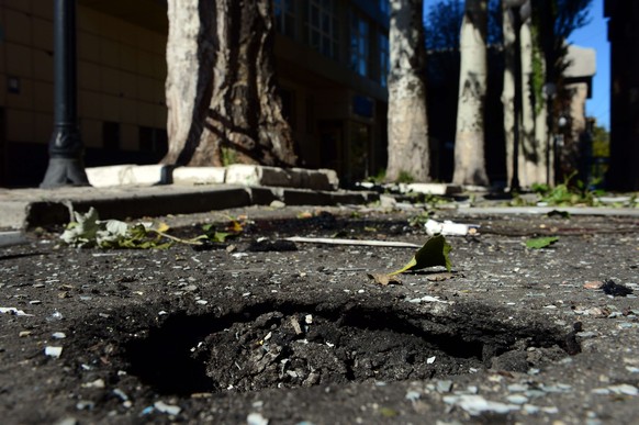 Hier schlug die Granate vor dem IKRK-Büro ein.
