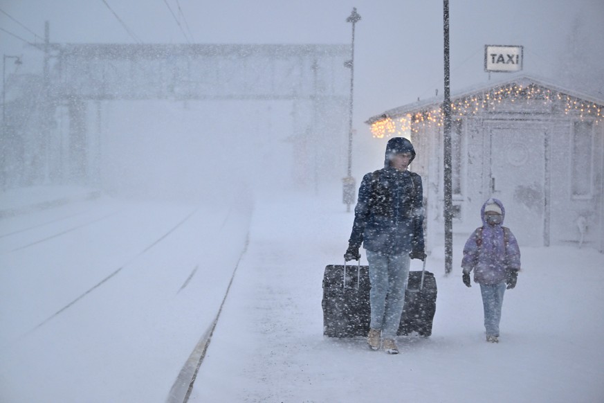 People walk under heavy snow as departures are cancelled at the train station in Are, Sweden, Saturday Dec. 27, 2025. (Pontus Lundahl/TT News Agency via AP)
Sweden Johannes Storm
