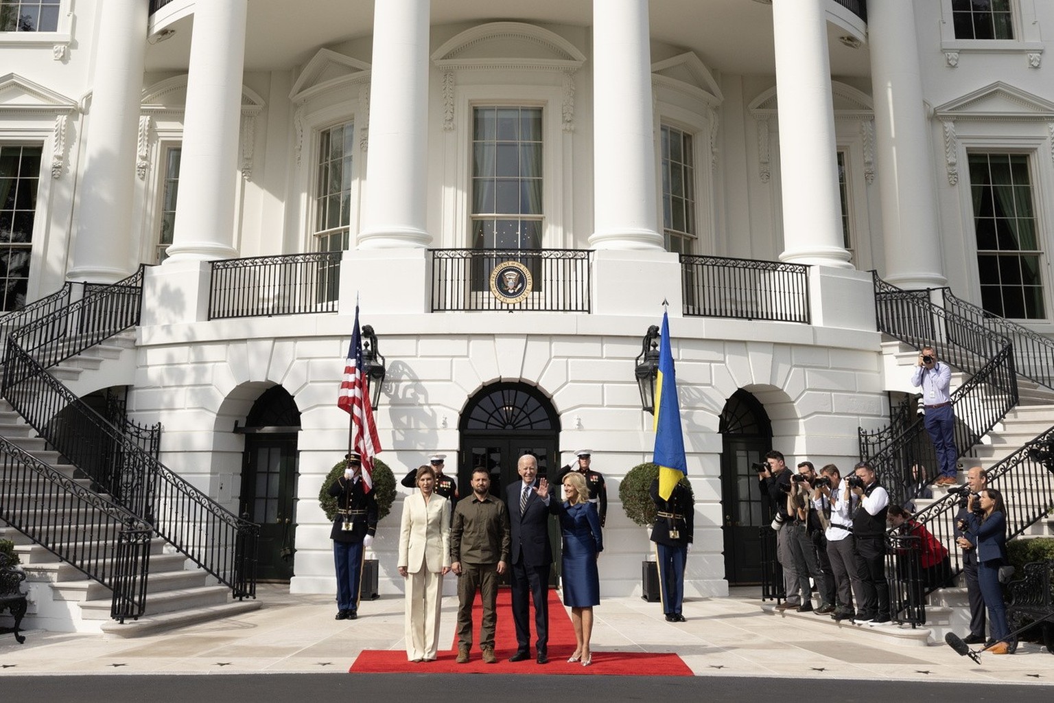epa10875381 US President Joe Biden (2-R) and US First Lady Jill Biden (R) greet Ukrainian President Volodymyr Zelensky (2-L) and his wife Olena Zelenska (L) at the South Lawn of the White House in Was ...