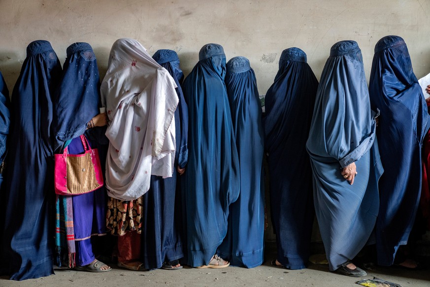 FILE - Afghan women wait to receive food rations distributed by a humanitarian aid group, in Kabul, Afghanistan, May 23, 2023. (AP Photo/Ebrahim Noroozi, File)
UN-Human Rights-Afghanistan