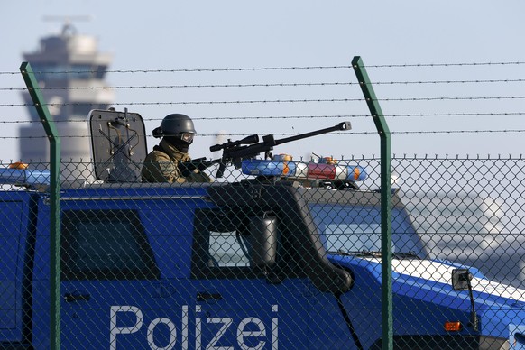 Während der WEF-Tagung im Januar fuhr die Kantonspolizei am Flughafen Zürich schweres Gerät auf.