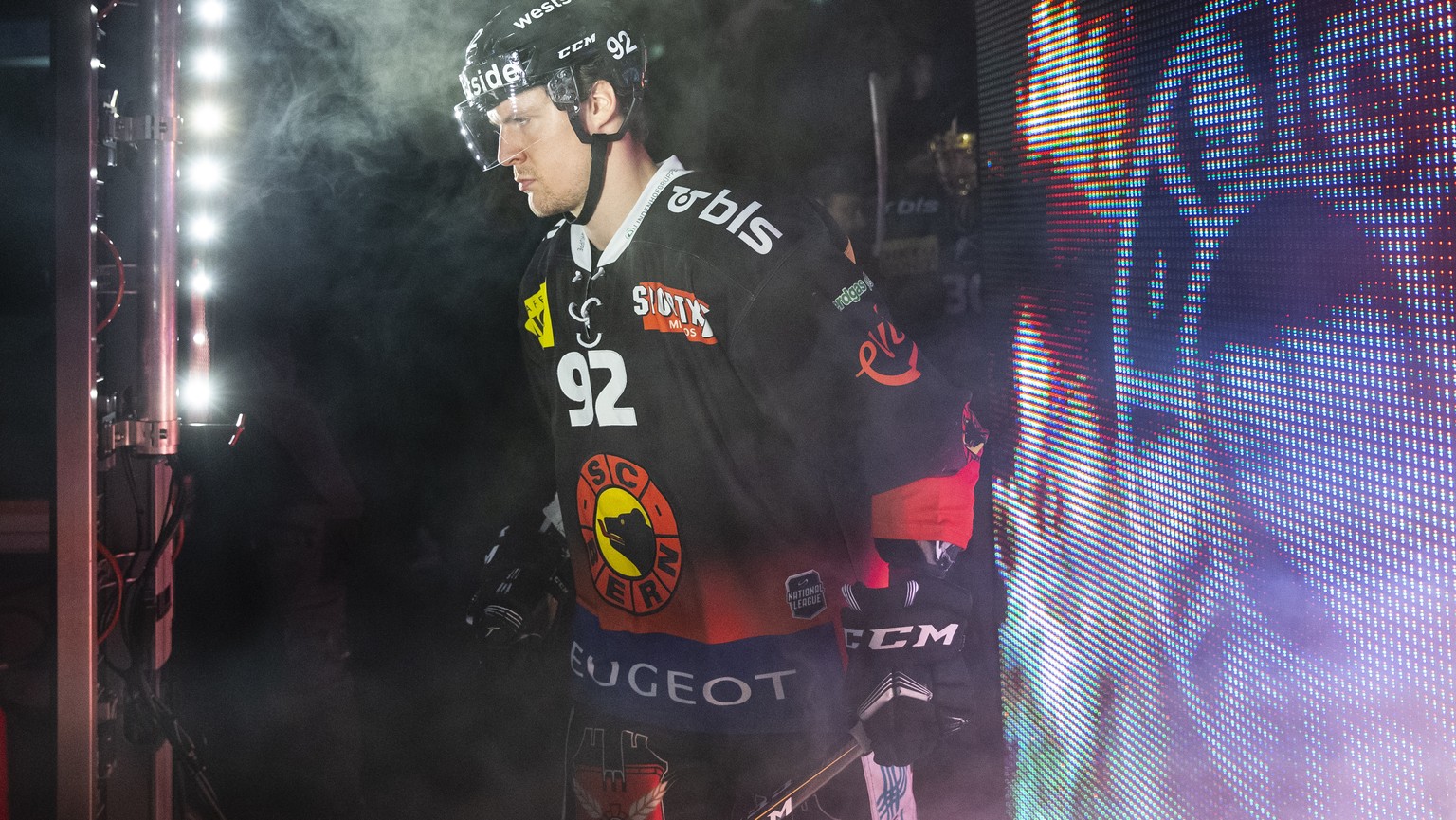 Berns Gaetan Haas kommt aufs Eis vor dem Eishockey Meisterschaftsspiel der National League zwischen dem SC Bern und dem Lausanne HC, am Sonntag, 23. Dezember 2018, in der PostFinance Arena in Bern. (K ...