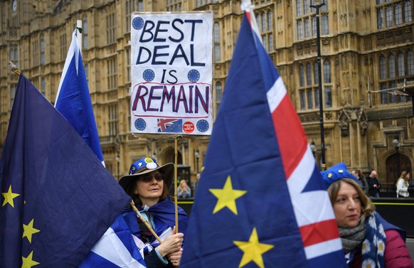 epa07466917 Pro EU campaigners outside the British Parliament in Westminister, central London, Britain, 27 March 2019. The British Houses of Parliament are due to hold a number of indicative votes on  ...