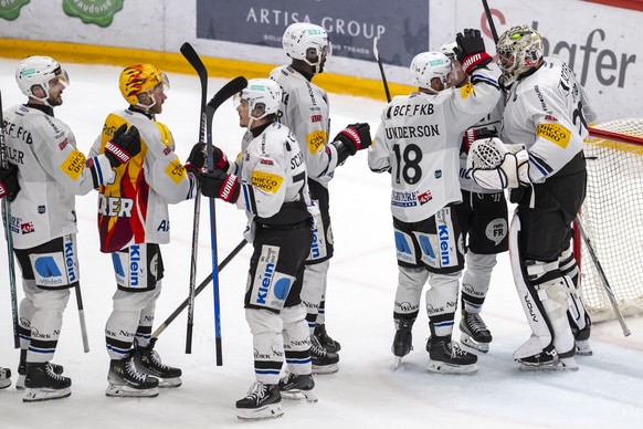 Les joueurs fribourgeois laissent eclater leur joie, lors du premier match des Play-off des demi finales du championnat suisse de hockey sur glace de National League entre Lausanne HC, LHC, et Fribour ...
