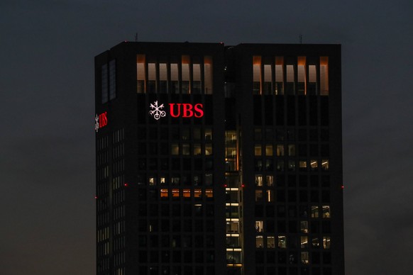 epa06131553 A general evening view of the UBS Bank building in Frankfurt Main, Germany, 07 August 2017 (issued 08 August 2017). The Swiss bank is seriously considering moving its' headquarters from Lo ...
