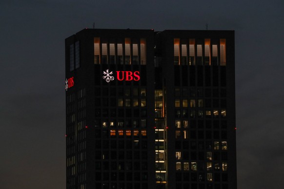 epa06131553 A general evening view of the UBS Bank building in Frankfurt Main, Germany, 07 August 2017 (issued 08 August 2017). The Swiss bank is seriously considering moving its&#039; headquarters fr ...