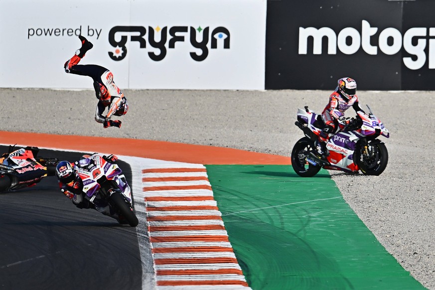 93 MARQUEZ Marc spa, Repsol Honda Team, Honda RC213V, action, accident, crash with 89 MARTIN Jorge spa, Pramac Racing, Ducati Desmosedici GP23 during the 2023 MotoGP Gran Premio Motul de la Comunitat  ...