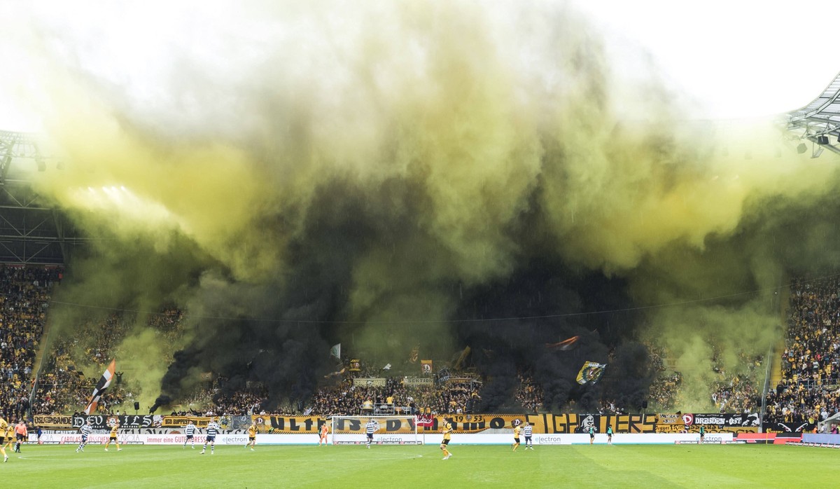 18.05.2024, xomx, Fussball 3.Liga, Dynamo Dresden - MSV Duisburg emspor, v.l. Dynamo Fans z