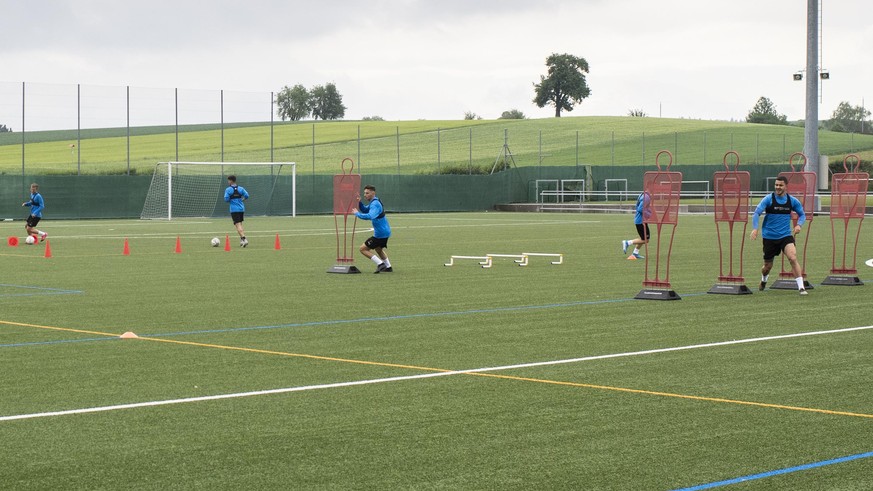 Die Spieler vom Grasshopper Club Zuerich im ersten Training waehrend der Corona-Pandemie auf dem GC Campus in Niederhasli, aufgenommen am Montag, 11. Mai 2020. (KEYSTONE/Ennio Leanza)