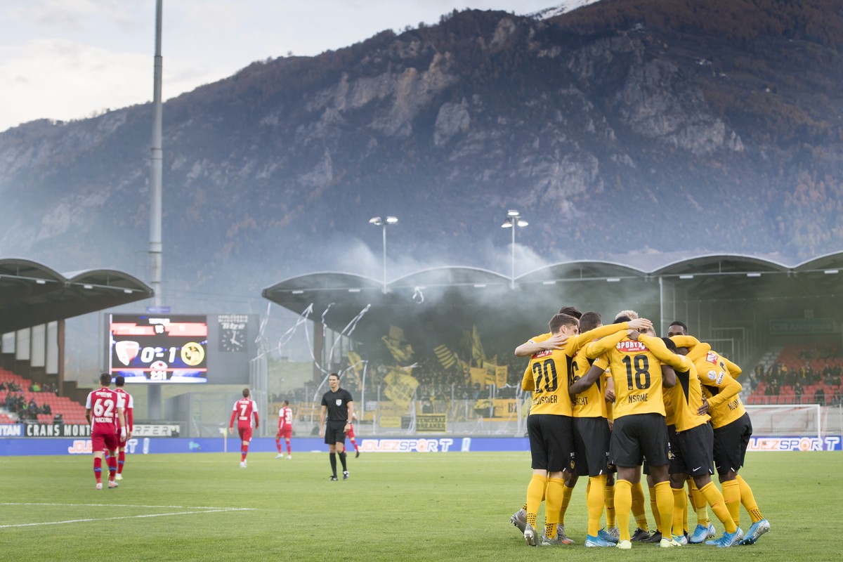 L'attaquant bernois Jean-Pierre Nsame, centre 18, celebre le 1 a 0 avec ses coequipiers lors de la rencontre de football de Super League entre le FC Sion et le BSC Young Boys Bern ce dimanche 24  ...