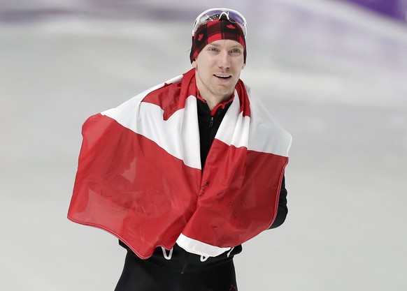 epa06528407 Ted-Jan Bloemen of Canada celebrates after winning the Men's Speed Skating 10,000 m competition at the Gangneung Oval during the PyeongChang 2018 Olympic Games, South Korea, 15 February 2018.  EPA/VALDRIN XHEMAJ
