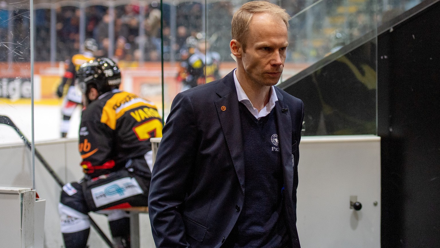 Berns Trainer Johan Lundskog nach dem Eishockey Qualifikationsspiel der National League zwischen dem SC Bern und Lausanne HC, am Montag, 14. Maerz 2022, in der PostFinance Arena in Bern. (KEYSTONE/Dan ...