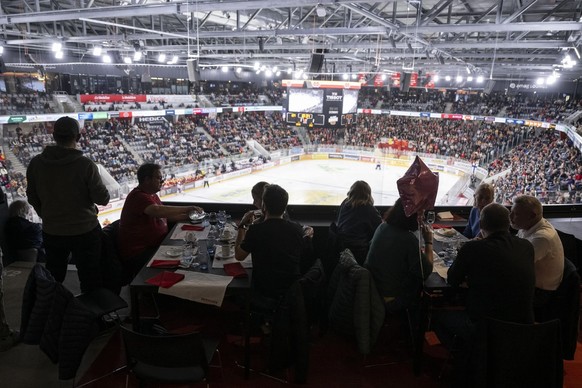 Eishockey-Genuss in der VIP-Zone. Hier beim Spiel Biel gegen ZSC Lions.