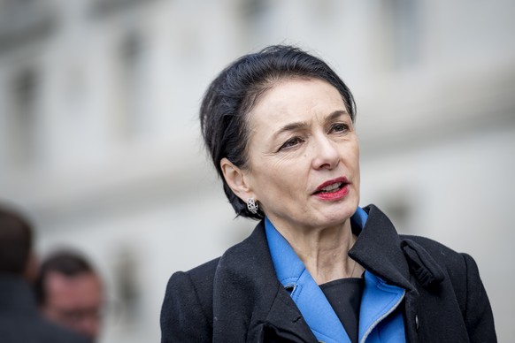 Marianne Binder, deputee au Parlement du canton d&#039;Argovie, parle aux journalistes devant le Tribunal federal apres une audience publique concernant un recours dans neuf cantons contre la votation ...