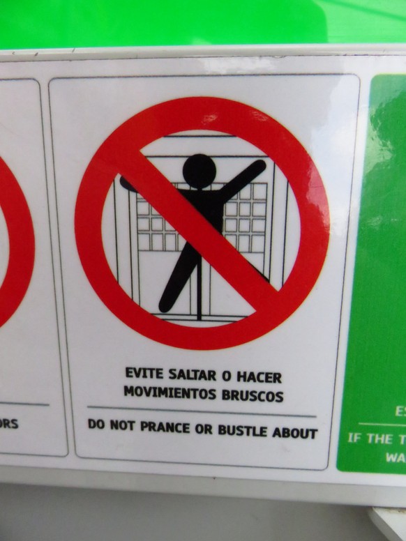 Diese lustigen und kuriosen Schilder machen unsere Welt zu einem besseren (und sicheren) Ort 
Mein Lieblingschild hängt bei der Seilbahn in Medellín. Fuck the police! No one stops me prancing!