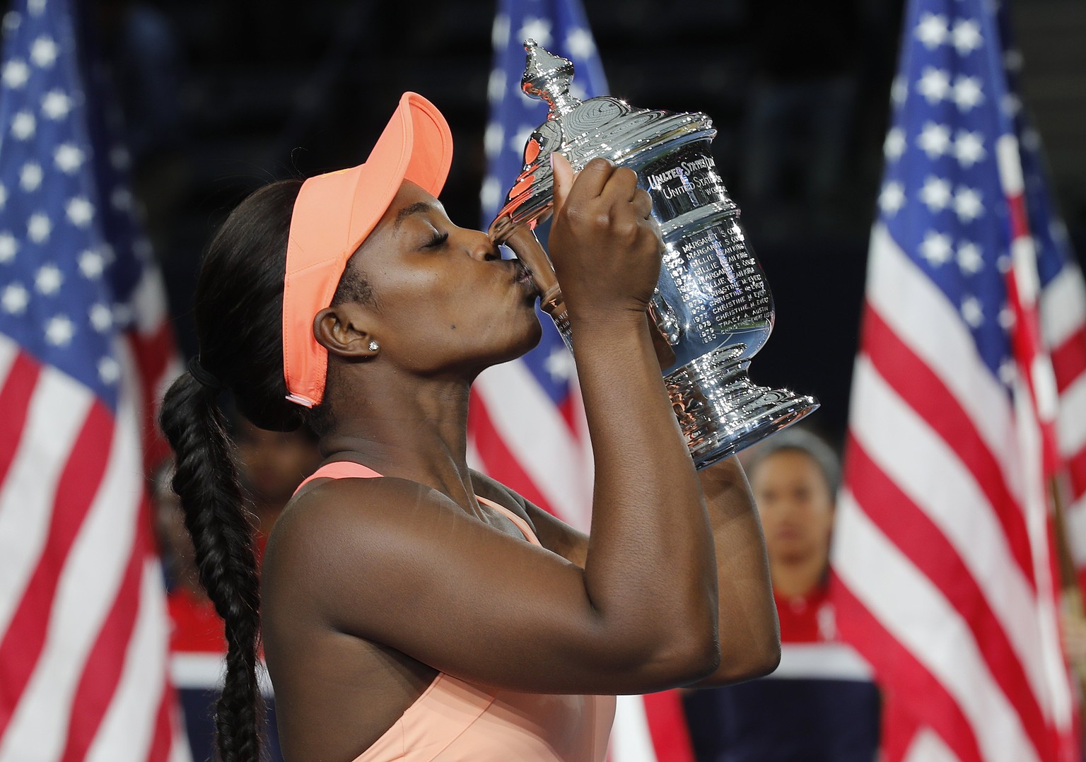 epa06195370 Sloane Stephens of the US holds the championship trophy after defeating Madison Keys of the US to win the US Open Tennis Championships women&#039;s singles final at the USTA National Tenni ...