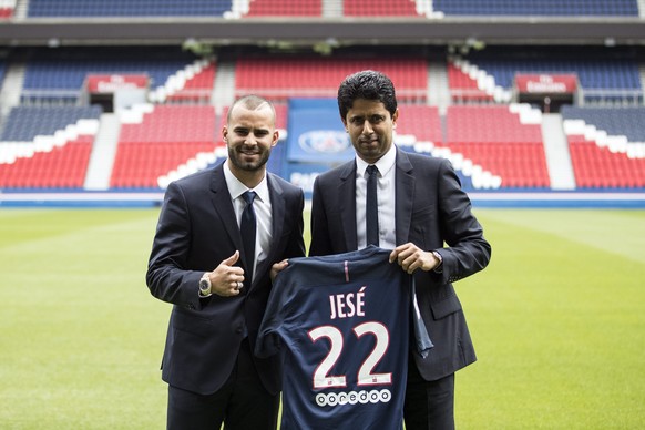 epa05464449 Spanish soccer player Jese Rodriguez poses for photographers with PSG Club owner Nasser Al-Khelaifi (R) during his presentation as new player of French Ligue 1 champions Paris Saint-Germai ...