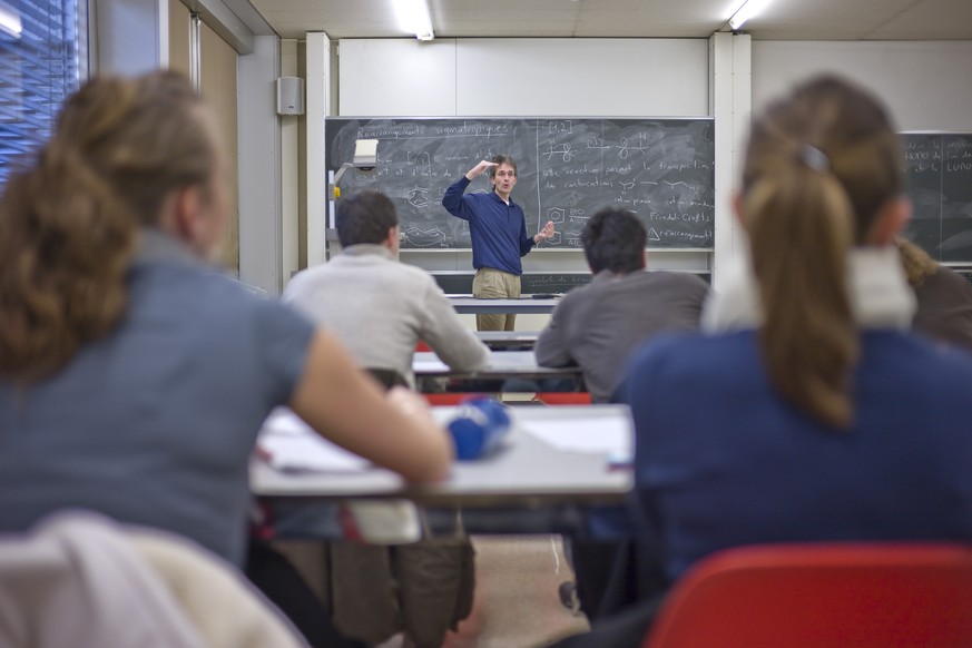 Die Gründe für die Überlastung sind vielfältig: grosse Arbeitsmenge, Konflikte mit Eltern, schwierige Schüler und der sogenannte Präsentismus – der Zwang ständig anwesend zu sein.&nbsp;