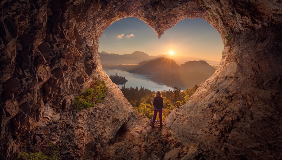 An alle heiratsantragswilligen Romantiker da draussen: Schnappatmung könnt ihr einstellen. Ich muss euch enttäuschen: Dieses Höhlenherz hier gibt's nur auf Photoshop. Ganz im Gegensatz zu unseren natü ...