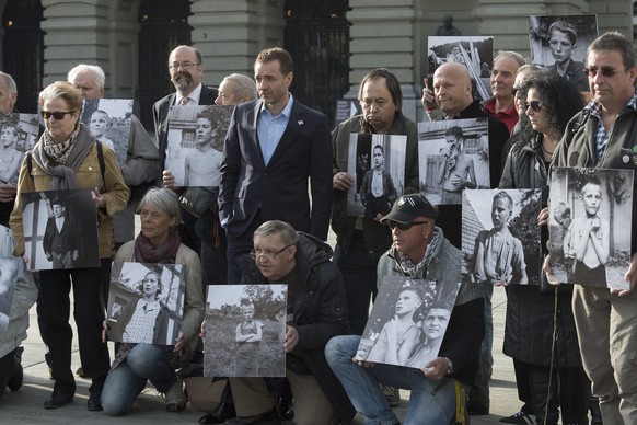 ZUM SOFORTHILFEFONDS FUER OPFER FUERSORGERISCHER ZWANGSMASSNAHMEN STELLEN WIR IHNEN AM DIENSTAG, 15. APRIL 2014, FOLGENDES ARCHIVBILD ZUR VERFUEGUNG - Ehemalige Verdingkinder und Opfer von fuersorgeri ...