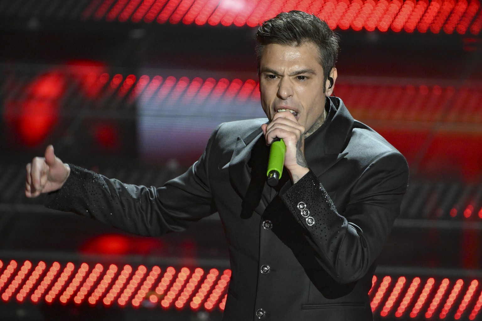 epa11889480 Italian singer Fedez performs on stage at the Ariston theatre during the 75th Sanremo Italian Song Festival, Sanremo, Italy, 11 February 2025. The music festival runs from 11 to 15 Februar ...
