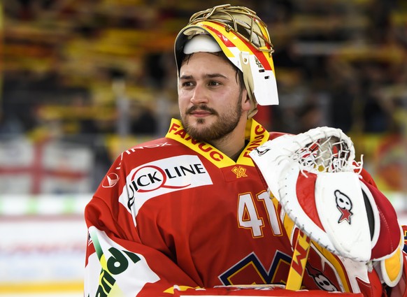 Biels Goalie Elien Paupe, jubelt nach dem Sieg, beim Eishockey Meisterschaftsspiel der National League zwischen dem EHC Biel und den SCL Tigers , am Samstag, 21. September 2019, in der Tissot Arena in ...