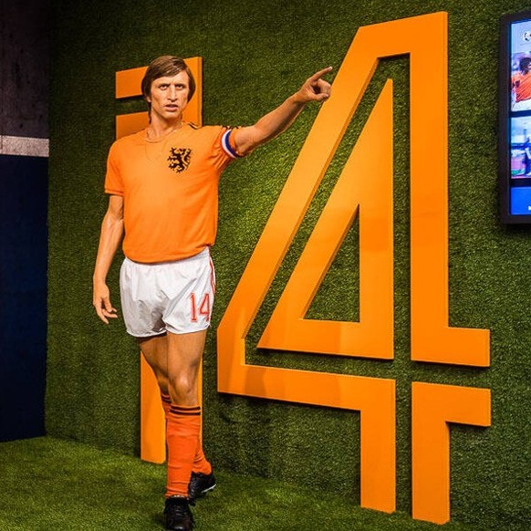 25-04-2022 Madame Tussauds honors Johan Cruijff on birthday. In honor of the 75th birthday of Johan Cruijff, Madame Tussauds Amsterdam has added an image of the best football player of all time for th ...