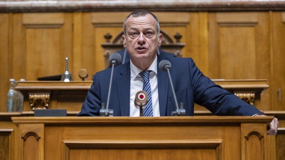 Martin Landolt, Mitte-GL, Kommissionssprecher in der Debatte um die Besteuerung nach OECD Richtlinien, spricht zum Plenum, an der Wintersession der Eidgenoessischen Raete, am Donnerstag, 1. Dezember 2 ...