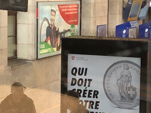 In Genf wurden die Plakate angepasst. In Lausanne hat ein Leser-Reporter hingegen ebenfalls ein Plakat mit dem gesetzeswidrigen Wappen gesichtet.
